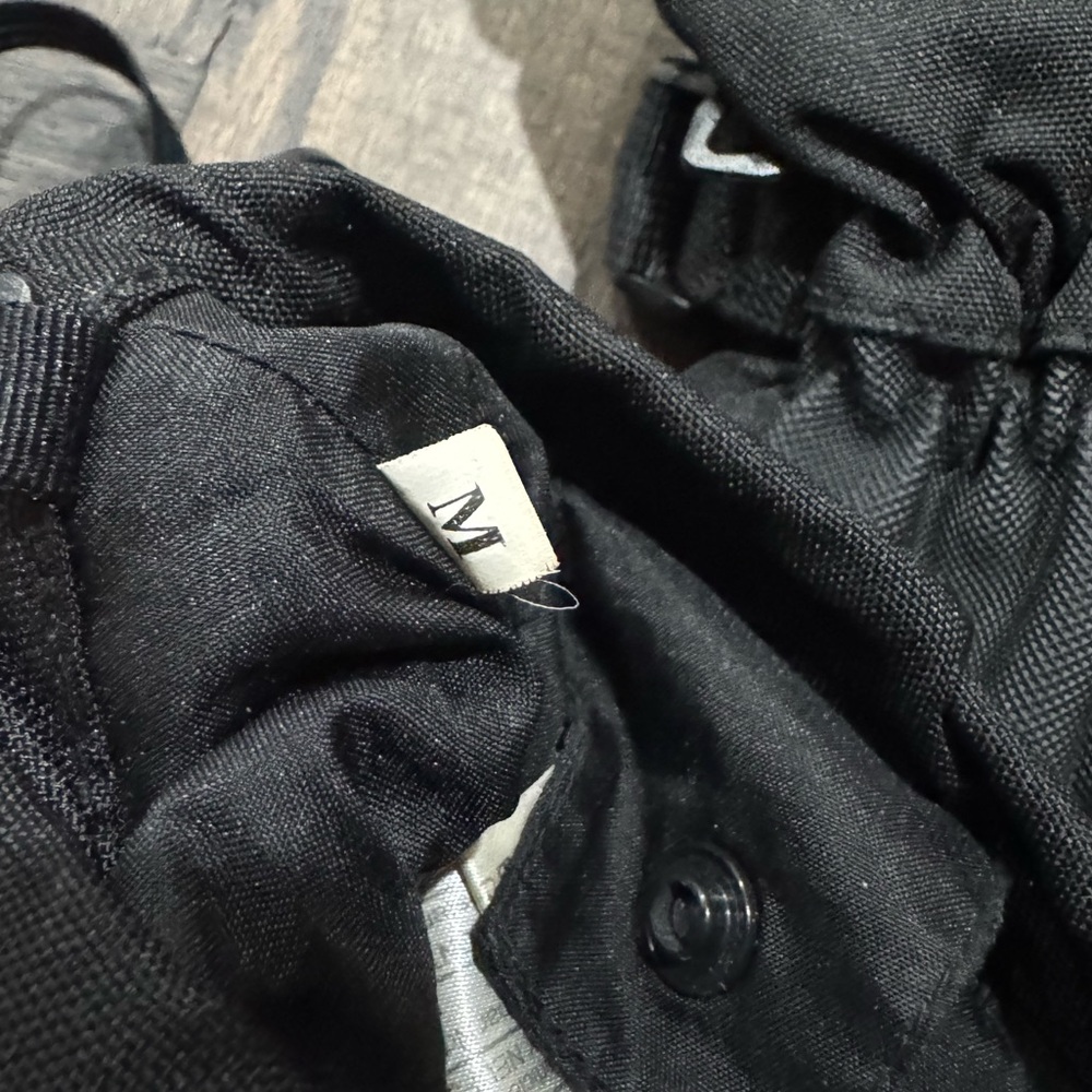 Burton Snowboard Gloves - Medium Women’s - Picture 9 of 9